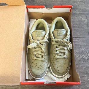 Women’s dunk low size 7.5